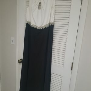 Alex Evening Dress Formal Gown 16W Black & White